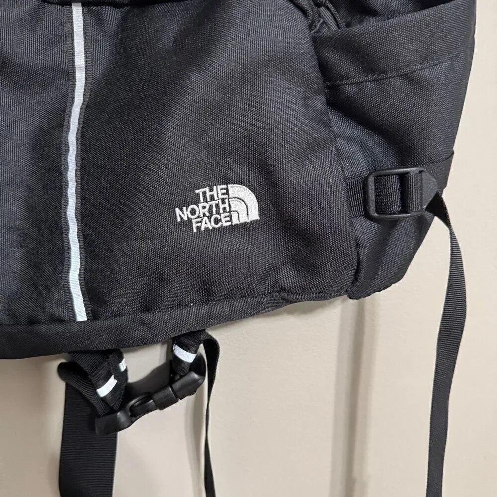 The North Face black unisex hiking pack belt